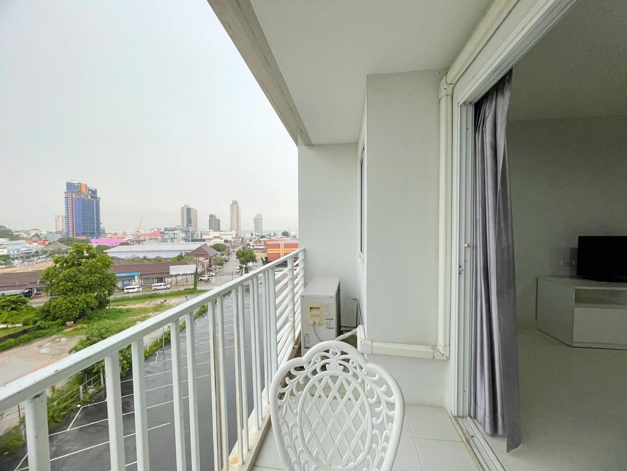Hotel Baan Pattaya By Sabai Zewnętrze zdjęcie